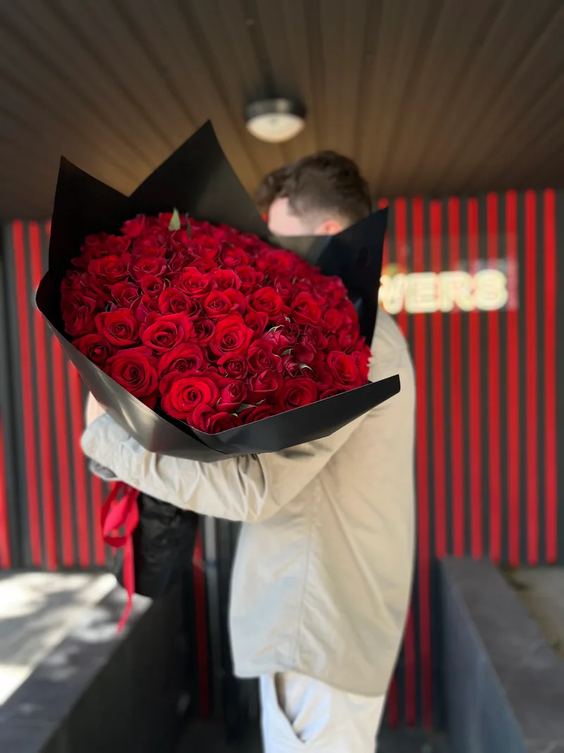 101 trandafiri roșii 70 cm (moldovenești)