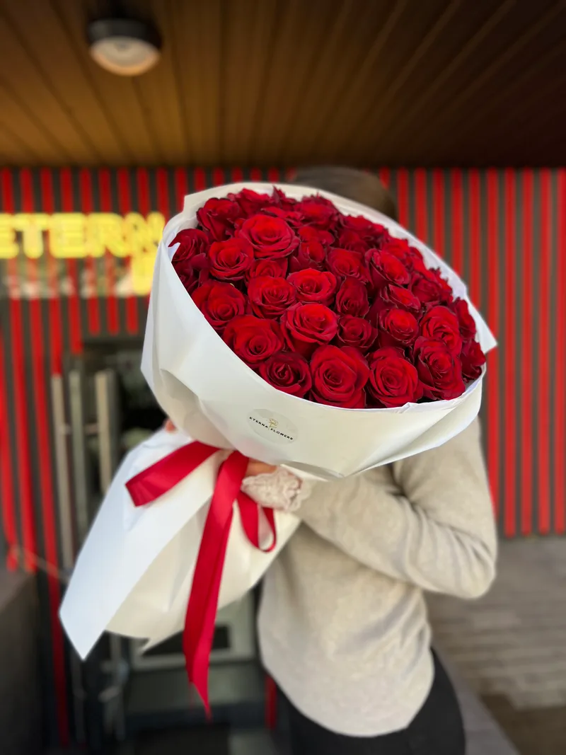 51 trandafiri roșii 50 cm (moldovenești)