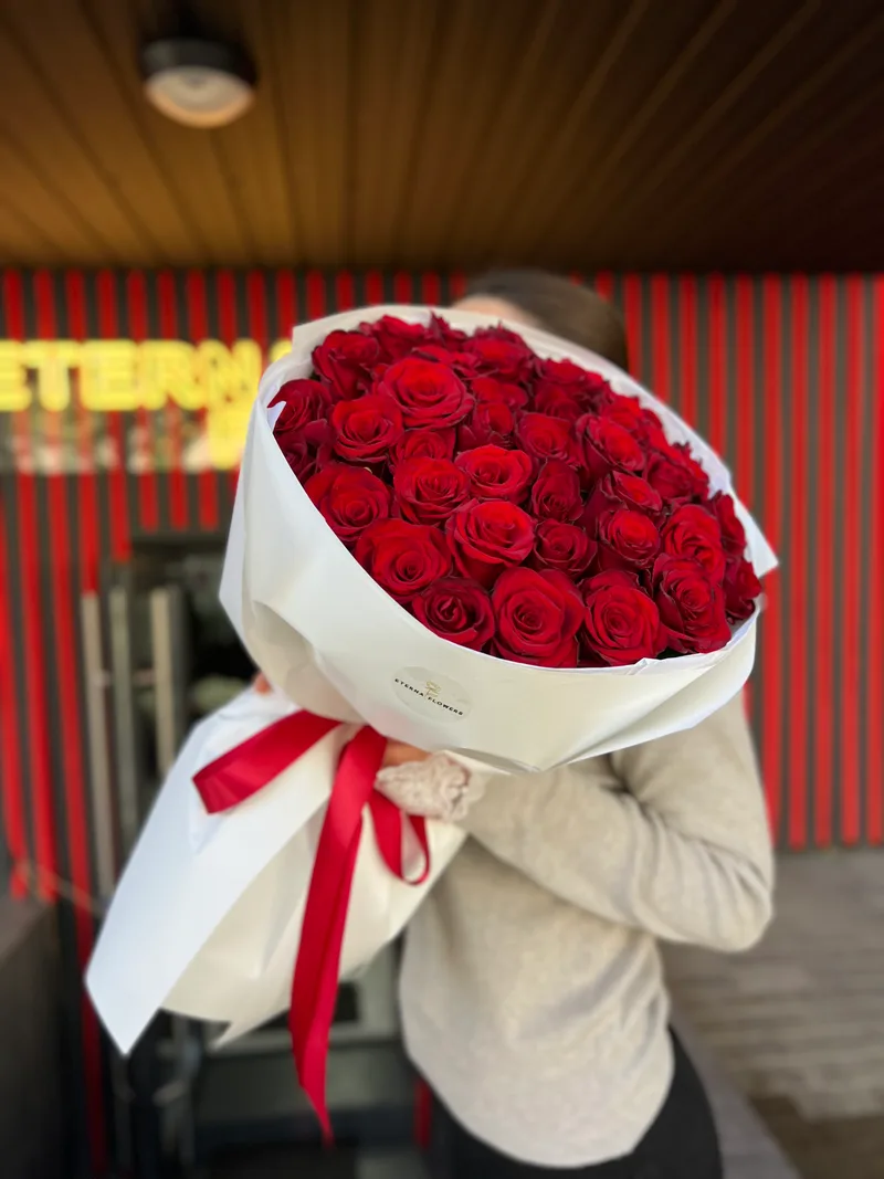 51 trandafiri roșii 50 cm (moldovenești)